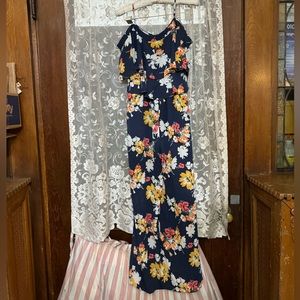 laundry size 4 flowered jumpsuit, brand new condition used once